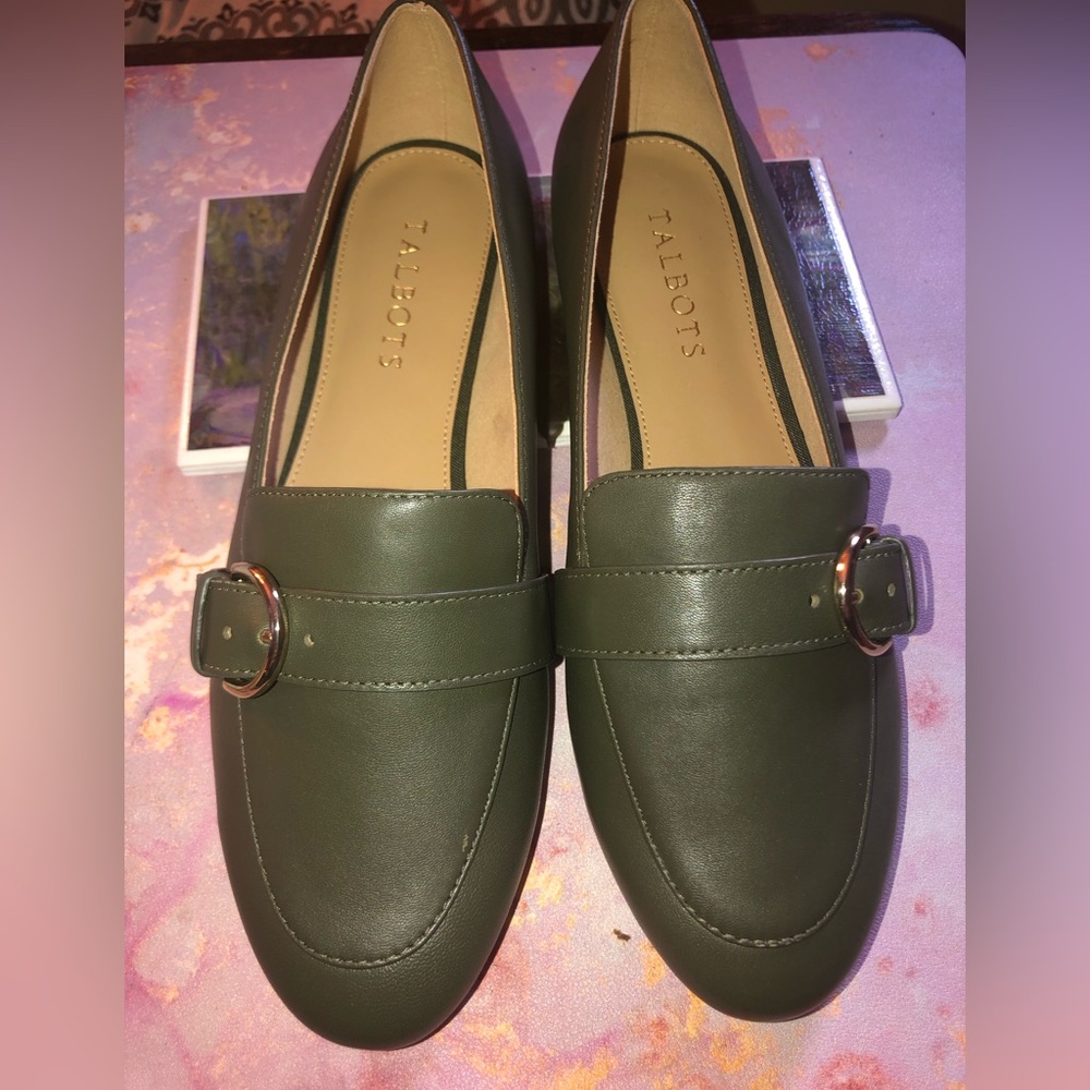 Talbot's sized 8M womens green leather loafers! Never worn with box!